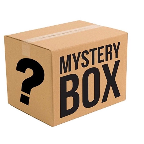 Mystery box of shoes/sneakers/flips/heels - Picture 3 of 3